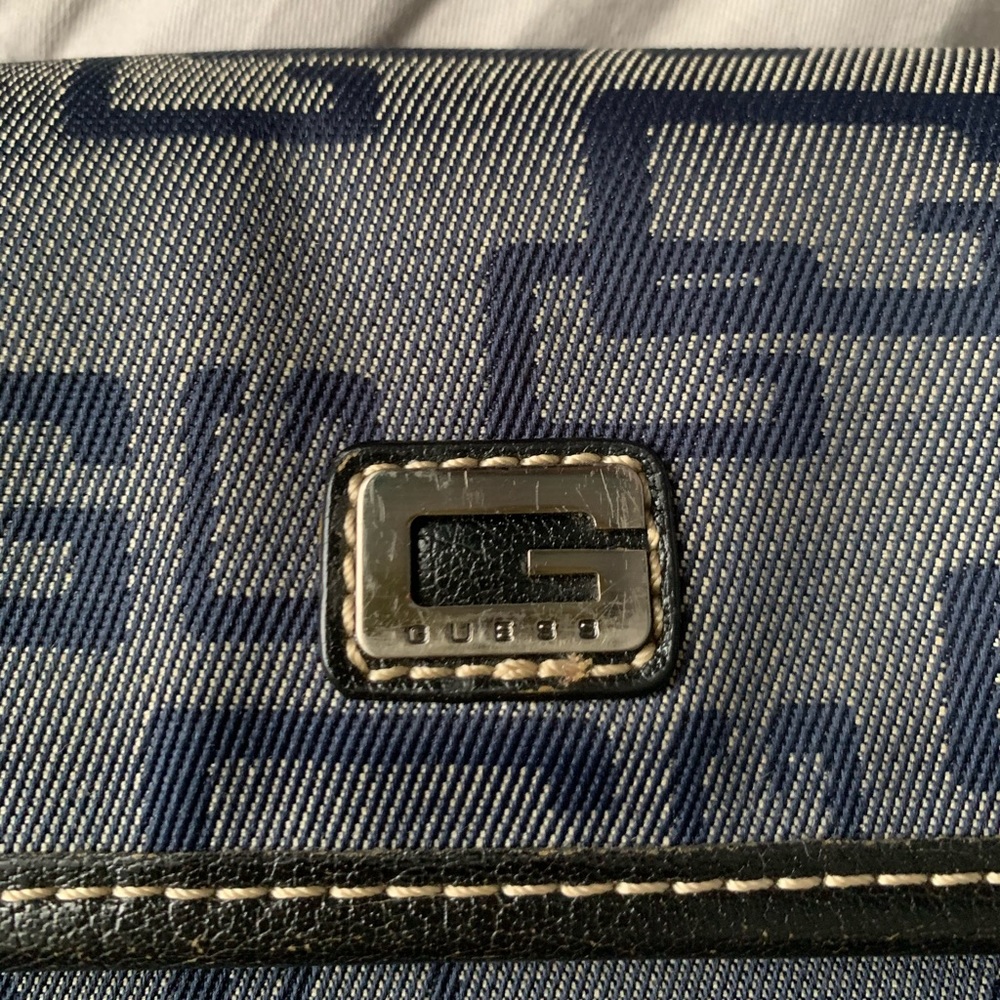 Guess Purse - Picture 4 of 4